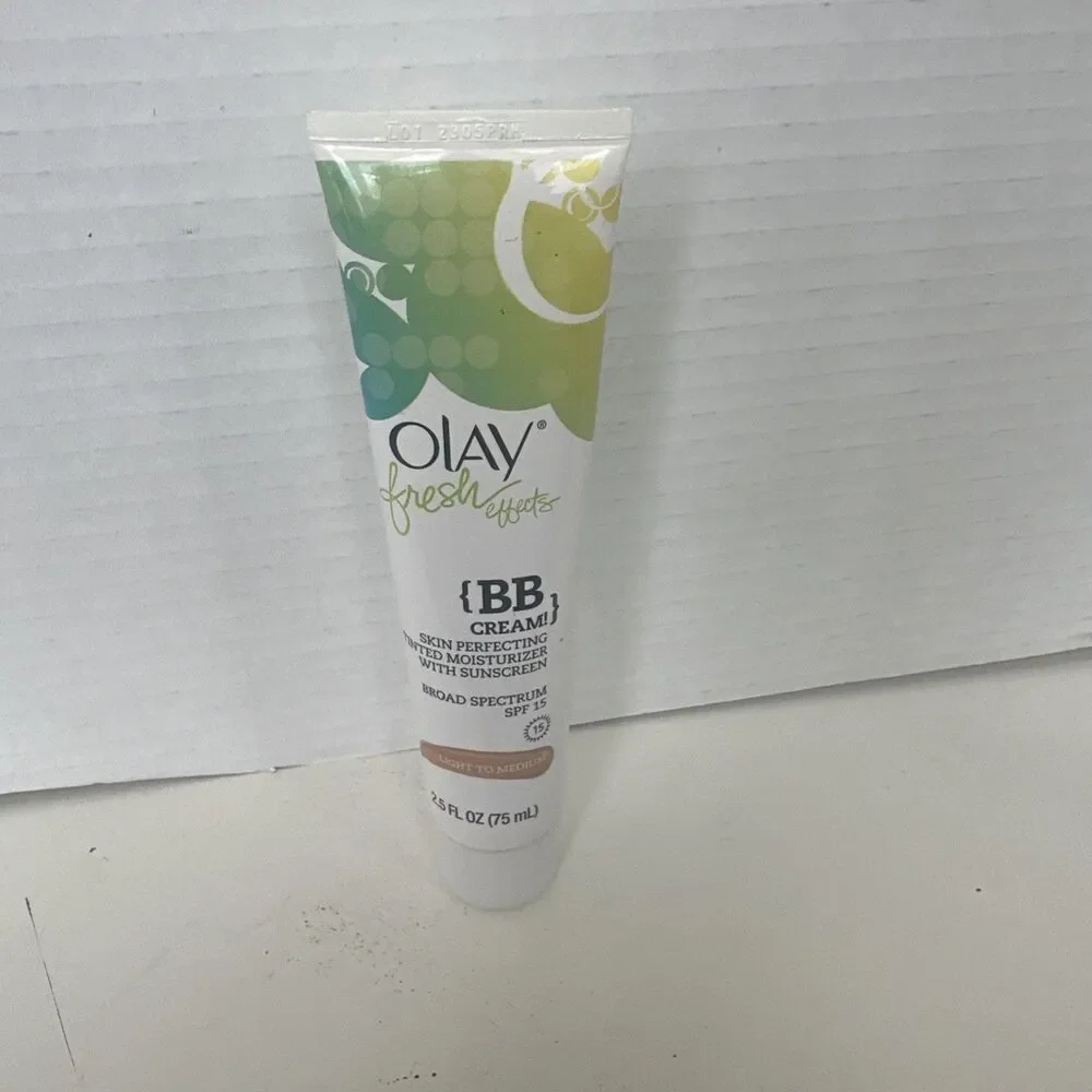 Olay Fresh Effects Skin Perfecting SPF 15 BB Cream Light To Medium RARE/HTF